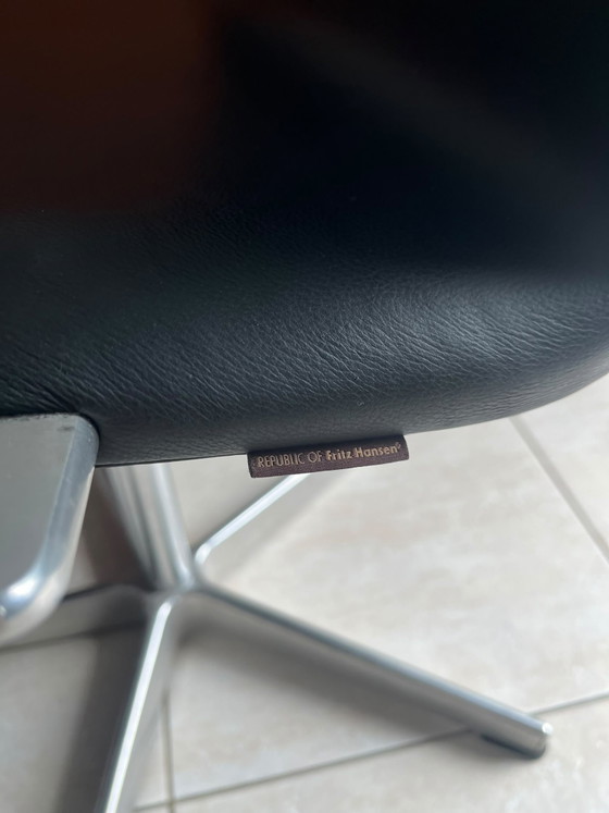2x Fritz Hansen Oxford By Arne Jacobsen – Office chairs, Leather, Aluminium (photo 7 of 9)