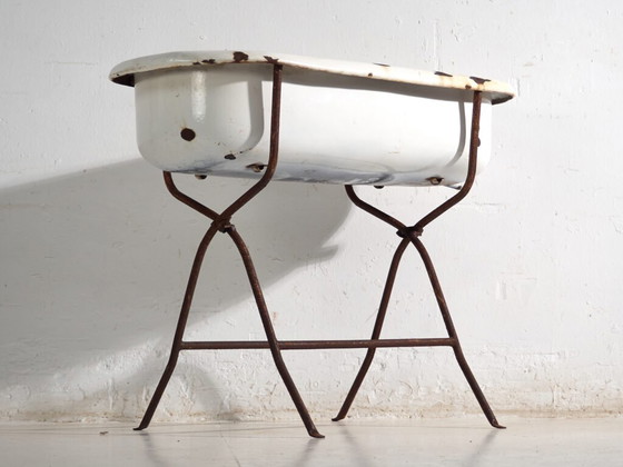 Antique bathtub in enamelled iron – Central Europe, circa 1950 #4 – Decorative Objects, Industrieel (photo 11 of 40)