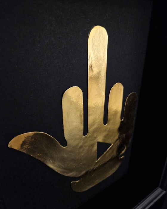 Image 1 of Premio YouTube per il dito medio in oro 23kt con cornice