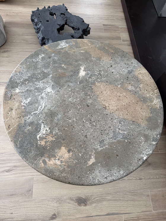 Image 1 of Table basse vintage ronde pierre fossile (marbre)