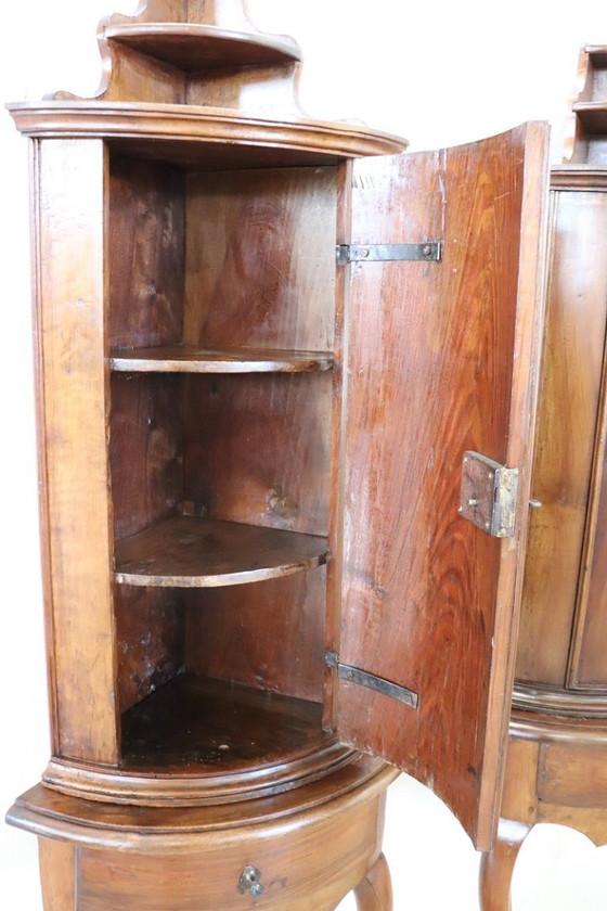 Image 1 of Juego de 2 armarios esquineros de nogal del siglo XVIII