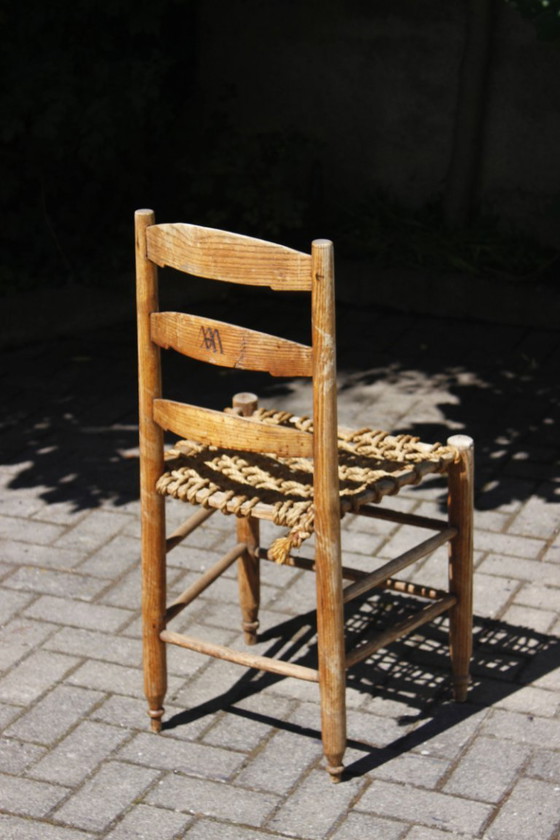 Image 1 of Handwerklich gefertigter Bauernhofstuhl primitives Design Ende 19.
