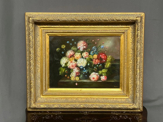 Still life with roses in a beautiful frame on a wooden panel in Flemish style. – Paintings & Drawings (photo 3 of 7)