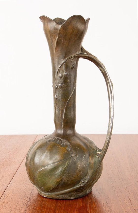 Image 1 of Vase Art-Nouveau en étain massif patiné bronze par Louis Chalon 1910.