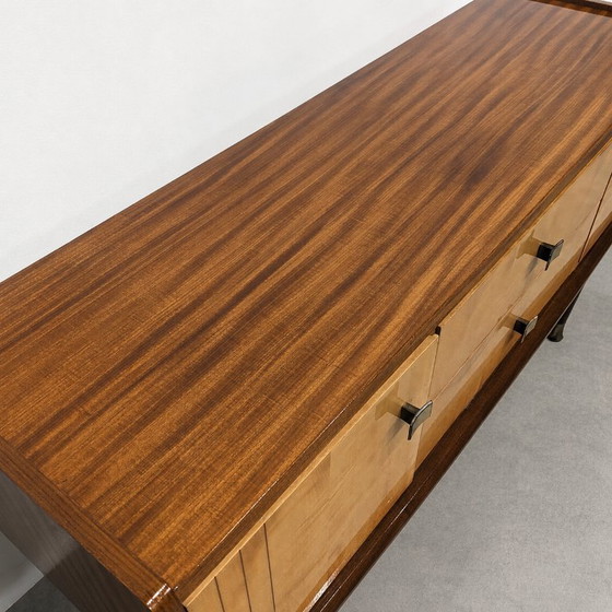 Image 1 of Buffet bicolore de style milieu du siècle, années 1960
