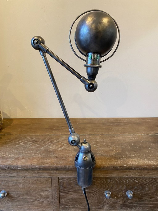 Jieldé bureaulamp, twee armen (40 cm en 25 cm) met industriële grafieten voet, Jean Louis Domecq, vintage jaren 1950