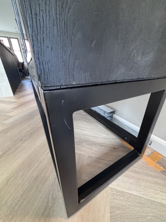 Zwarte Vitrinekast Met Gerookt Glas Van PTMD – Vitrinekasten, Wood (photo 7 of 9)