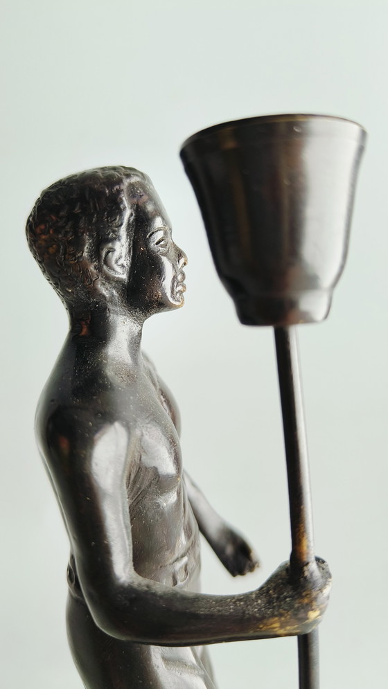Image 1 of Antiker Kerzenständer des starken dunklen Mannes Ethnographisch