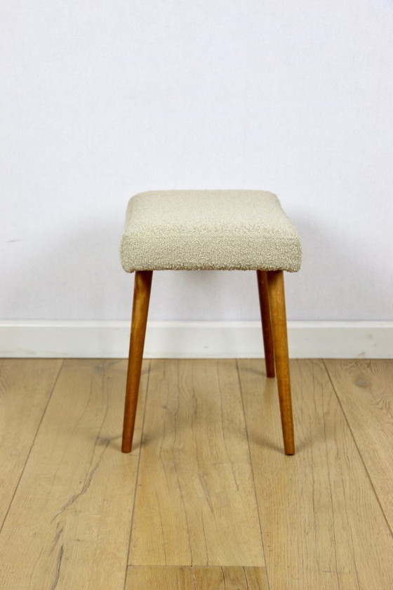 Taburete de bouclé color beige con patas redondas de haya - 2 unidades disponibles – Axel Concept, Wood (photo 6 of 8)