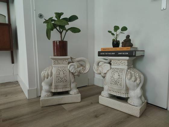 Image 1 of Table d'appoint éléphant en céramique, blanc cassé - 53 cm de hauteur