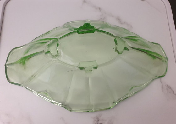 Image 1 of Elegante Art Deco glazen schaal – geometrisch ontwerp – uraniumgroen, circa 1920