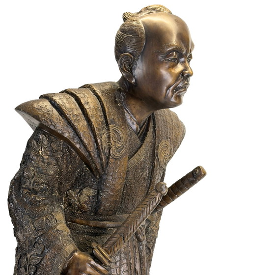 Monumental Estatua Antigua Japonesa de Bronce de un Samurai / Daimyo – Período Meiji (92 cm) – 34.2 kg (photo 4 of 11)