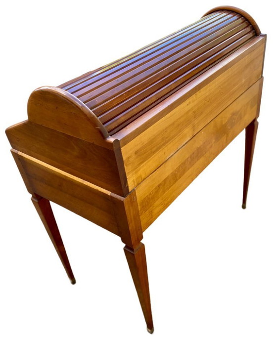 Image 1 of Bureau à cylindre Louis XVI en merisier