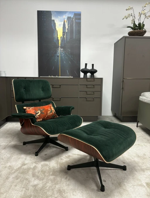 New Vitra Lounge Chair + Ottoman Xl In Limited X-Mas Edition