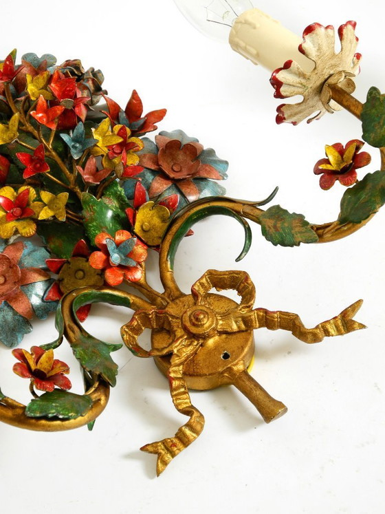 Image 1 of Une paire de magnifiques appliques murales en métal doré et peint à la main, datant des années 1960, signées Hans Möller.