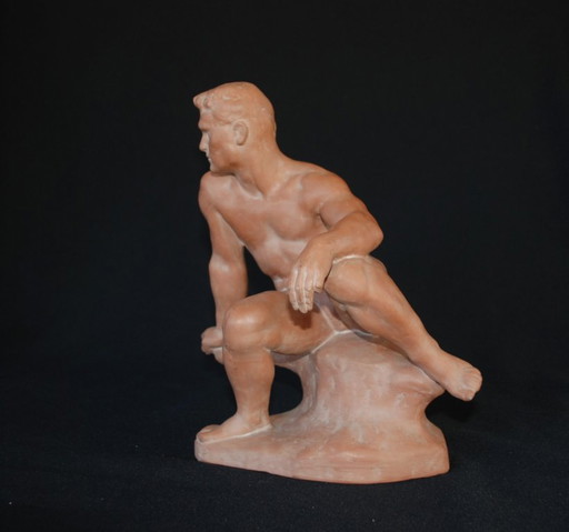 Nackter Mann sitzt auf einem Felsbrocken. Künstler: Jenö Grantner (1907–1983)