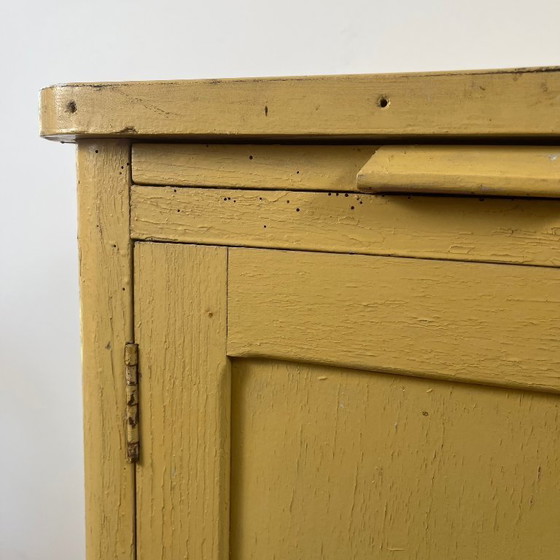 Image 1 of Antiek botergeel keukendressoir, eind 19e - begin 20e eeuw