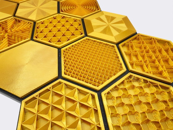 Image 1 of Gouden honingraat wanddecoratie | Hexagonale geometrische decoratie | Moderne wandsculptuur