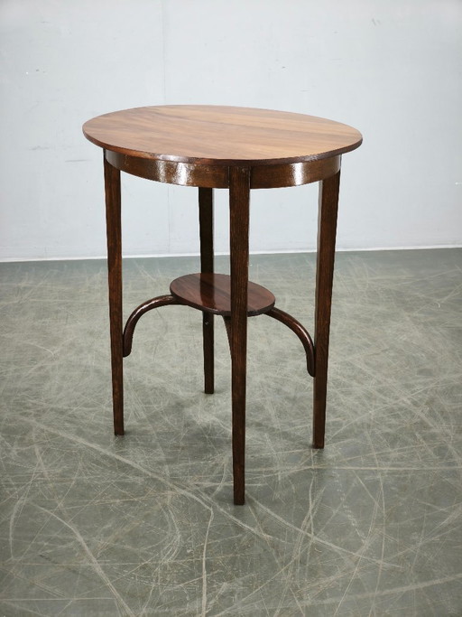 Thonet nr. 207 ovale tafel van gebogen hout, vervaardigd door Mazowia, Polen, jaren 1910.