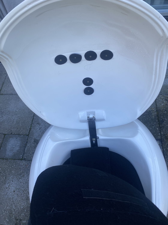 Image 1 of sedia a forma di uovo