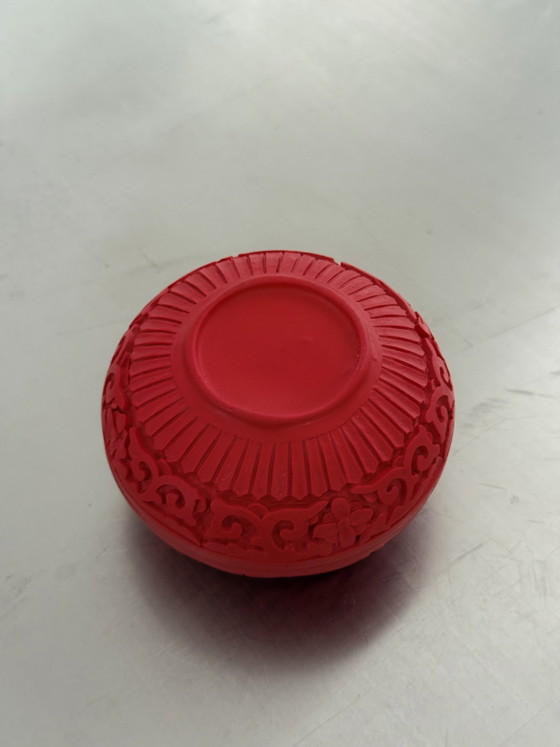Image 1 of Chinesische rote Schachtel mit Zinnoberholzdeckel