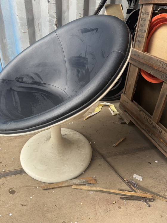 Image 1 of Iconic Space Age Egg chair