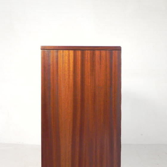 Image 1 of Vitrina de estilo futurista con puertas correderas de cristal, Bélgica, década de 1960.