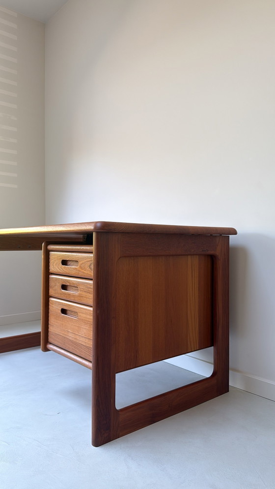 Image 1 of Vintage Deens designbureau gemaakt van teak hout door Dyrlund