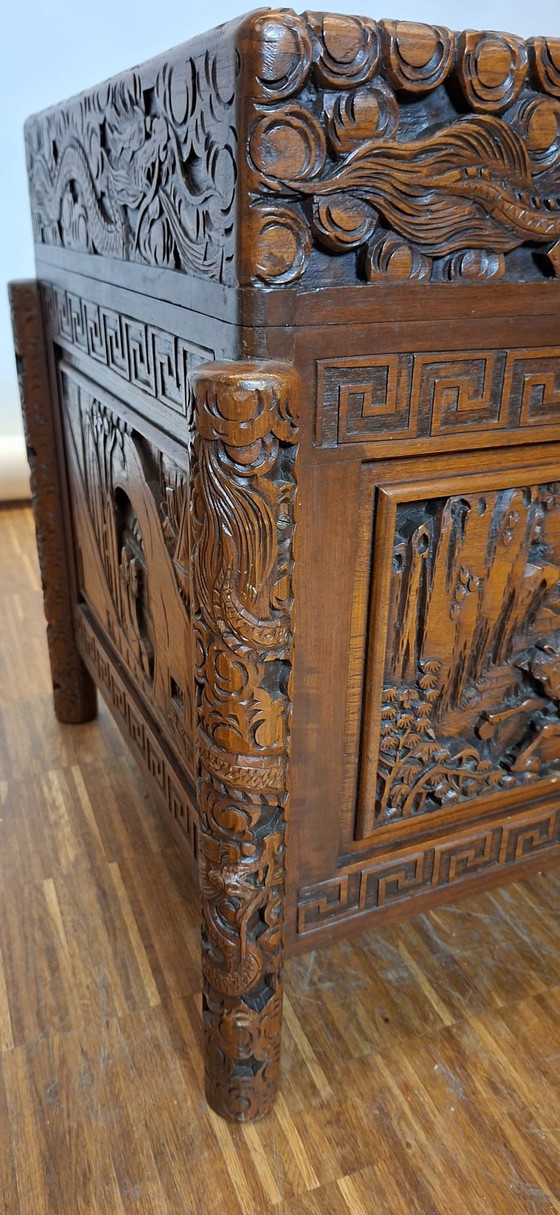 Image 1 of Indonesische of Chinese kamferhouten kist