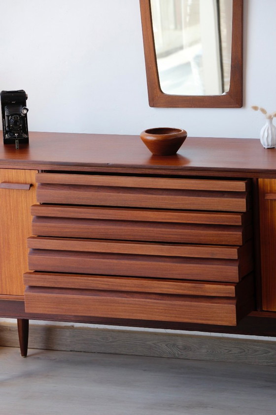Image 1 of Britisches Sideboard im modernen Stil von White & Newton | Ikonisches Design