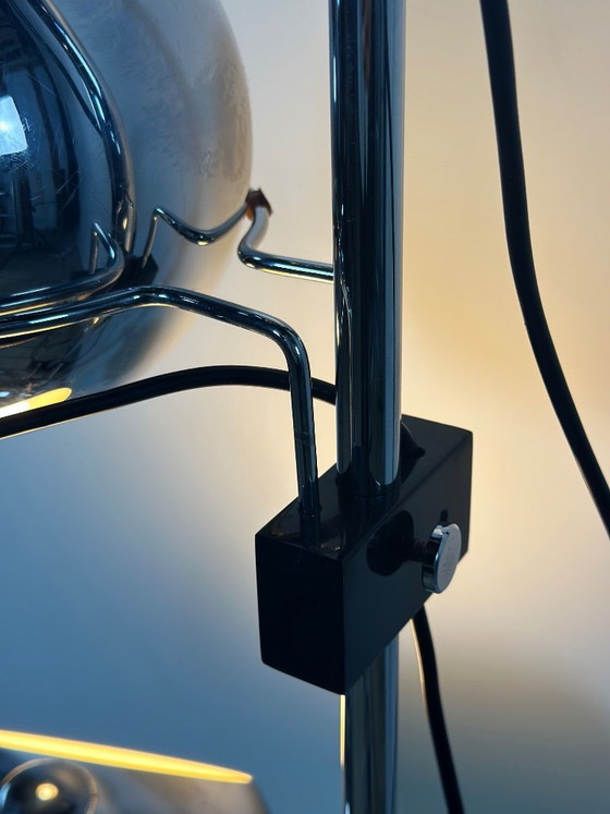 Image 1 of Vintage vloerlamp in ruimtetijdstijl met "oogbol" en 3 chromen bollen, jaren 70.