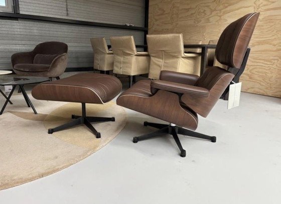 Image 1 of Vitra Lounge Chair XL + Ottoman Prem Leder Marron Bruin