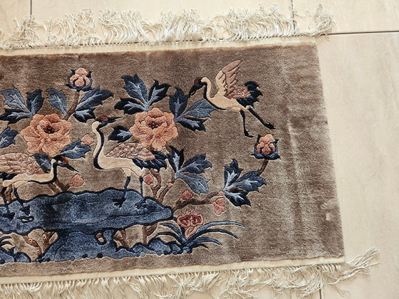 Handgeknoopt zijden vloerkleed met kraanvogelmotief, China, jaren 50 – Vloerkleden en tapijten, Silk (photo 5 of 18)