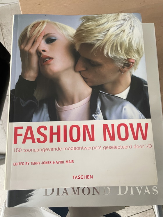 Image 1 of 5 livres de mode / Fashion Now / Dessins de mode en vogue