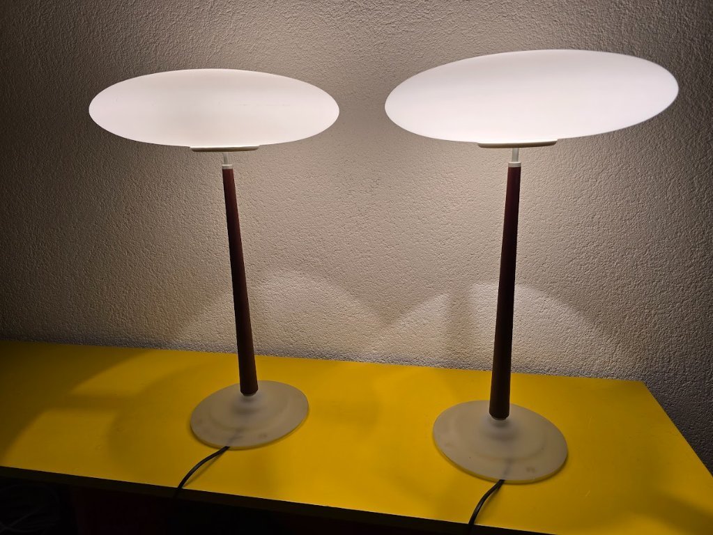 Lampada da tavolo Arteluce PAO T2, in ottime condizioni.
