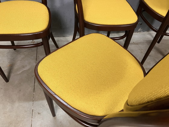 Image 1 of Thonet 215 madera curvada amarilla recién tapizada