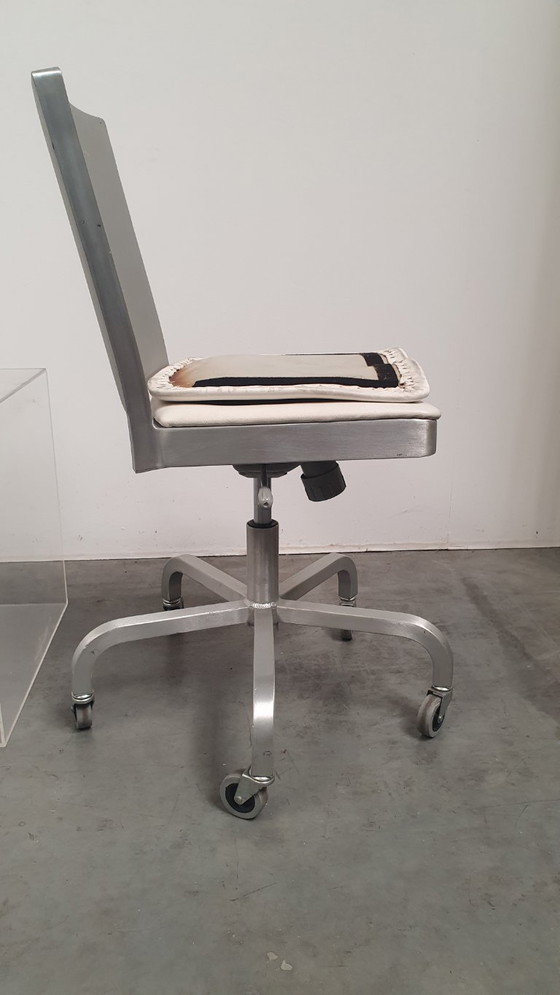 Sedia da ufficio Emeo Design Philippe Starck, ruote Hudson, alluminio – Emeco, Sedie da ufficio, Plastic (photo 16 of 19)