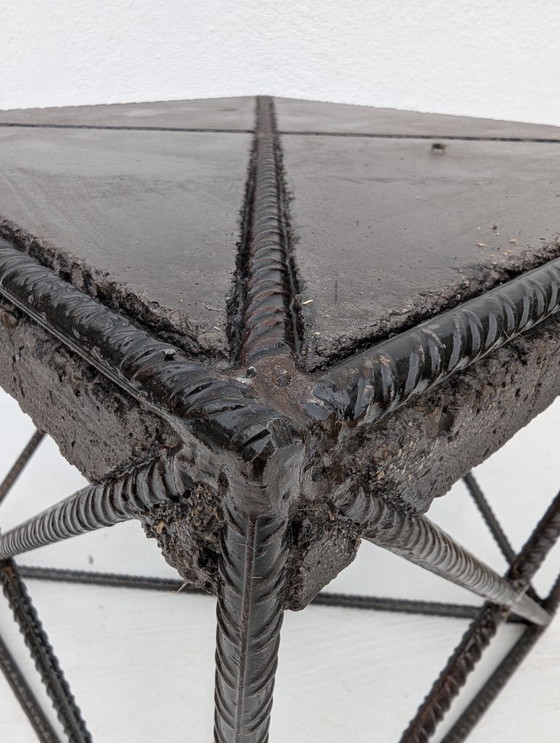 Image 1 of CUBE X Brutalistischer Skulpturentisch aus Beton und Stahl – Wallavibe Design