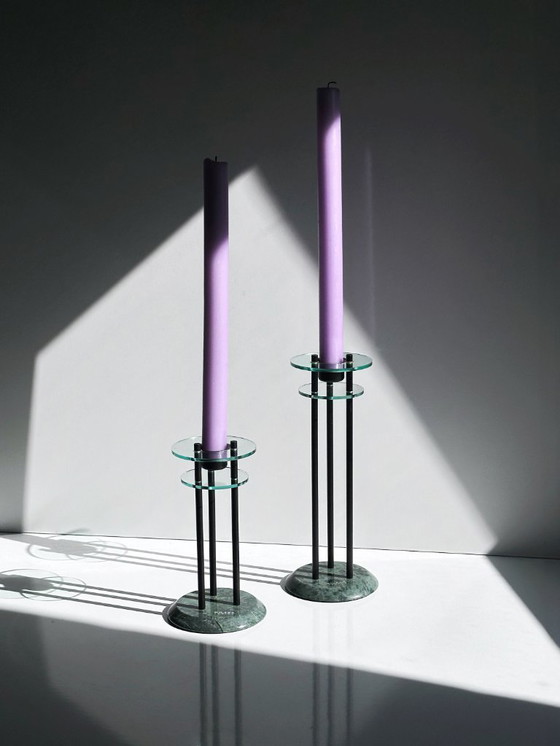 Image 1 of Milano Series Design 80er Art Deco Revival Kerzenständer Postmodern Marmor Grün Paar Set Metall Schwarz Glas Kerzenleuchter