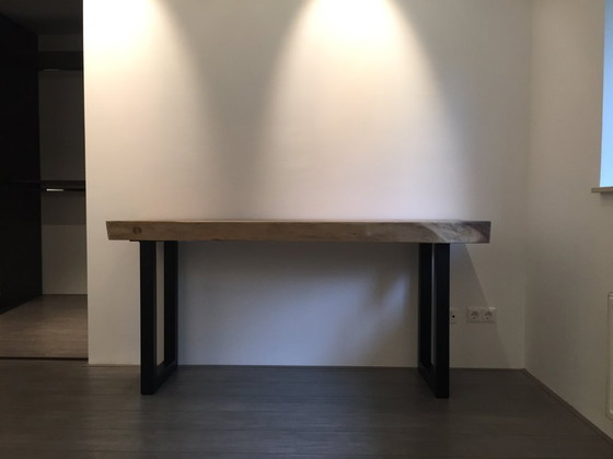 Image 1 of Hermosa mesa auxiliar de PW Interiors