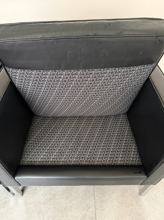 Set di poltrone Artifort 905 Comfort pelle nera, Cromo, Nero (foto 4 di 5)