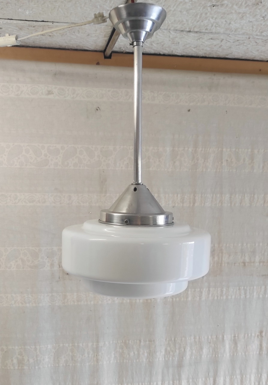 Lampada a sospensione Art Déco con globo opalino, taglia XL - metà del XX secolo