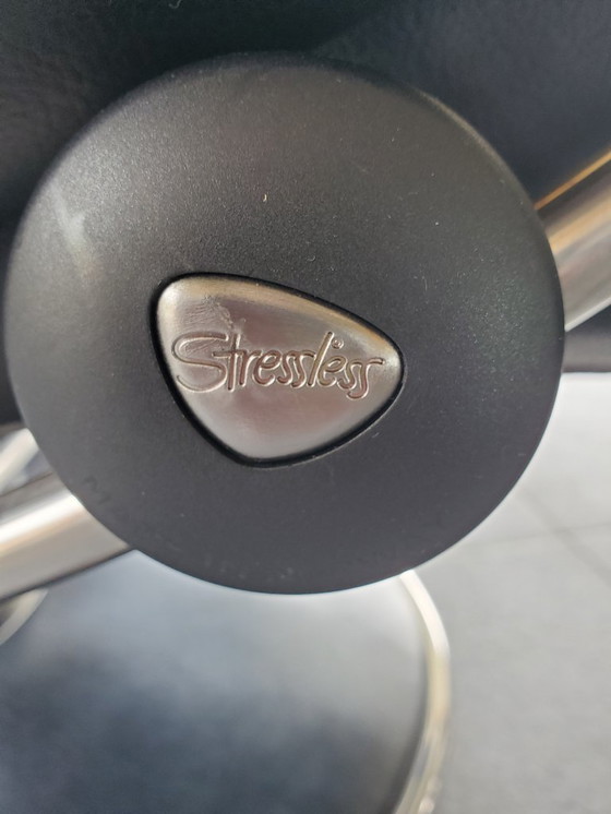 Image 1 of 1 Stressless Jazz Sessel - Schwarzes Leder und passender Hocker (Ref. 4093)