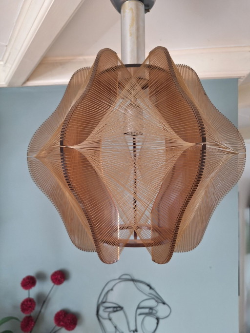Lampada a sospensione disegnata da Paul Secon per Sompex.