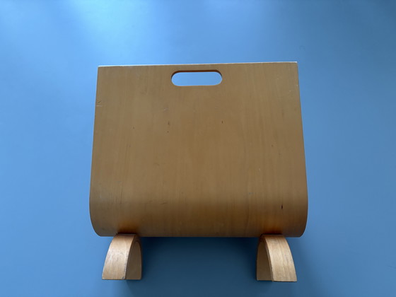 Image 1 of Porte-revues vintage en bois de bouleau courbé, style « Alvar Aalto ».