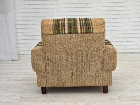 Image 1 of Fauteuil club danois des années 1980, par Nisbo Horsens, en laine d'ameublement.