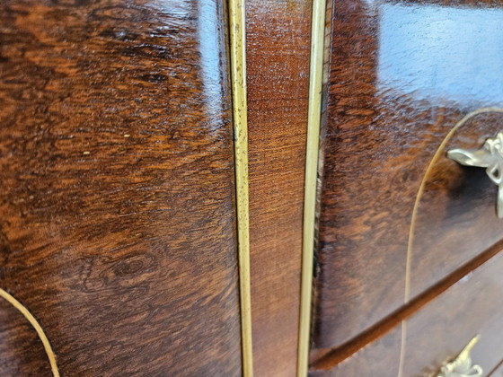 Cassettiera Art Decò anni '50 in radica di noce e ottone – Cassettiere, Wood (photo 10 of 21)