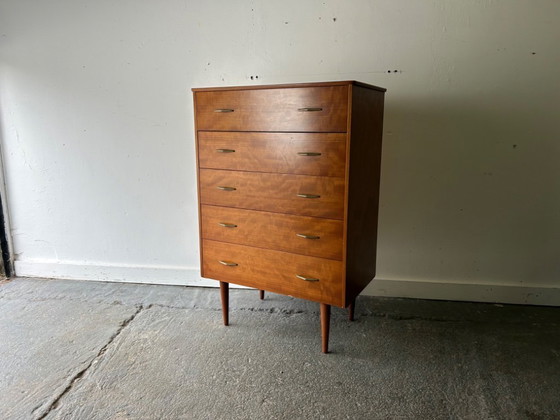 Image 1 of Vintage ladekast van notenhout met messing handgrepen uit het midden van de 20e eeuw, jaren 1950-1960.