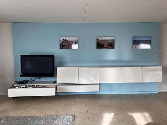 Image 1 of Precedente disposizione di pensili a muro in finitura lucida