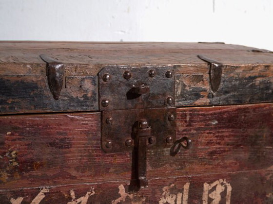 Baule antico rinforzato in ferro in legno di pino – Cina, circa 1900 – Armadi contenitori, Iron, Rustic (photo 12 of 40)